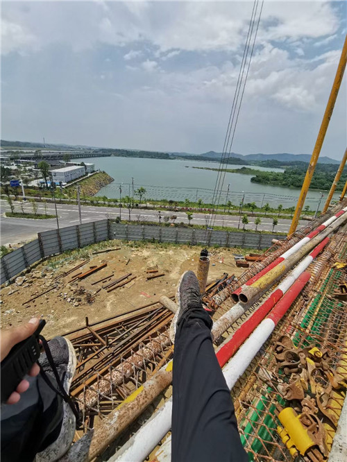 平昌县作业中发生设备损坏或人员意外，责任怎么划分？