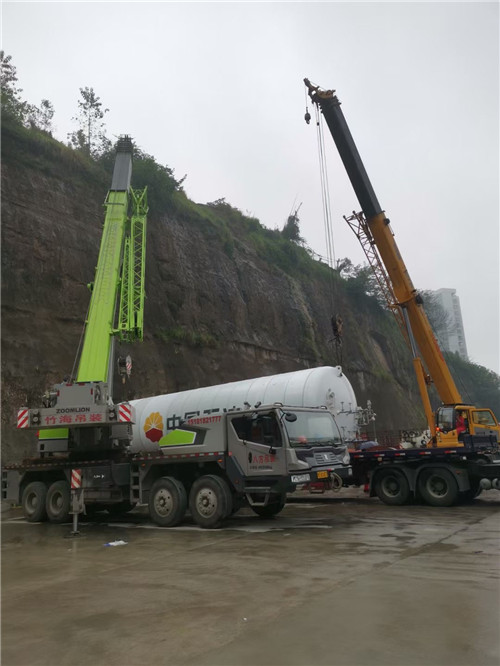 平昌县“不怕风雨冻”—— 吊车的 “恶劣环境适应” 技术