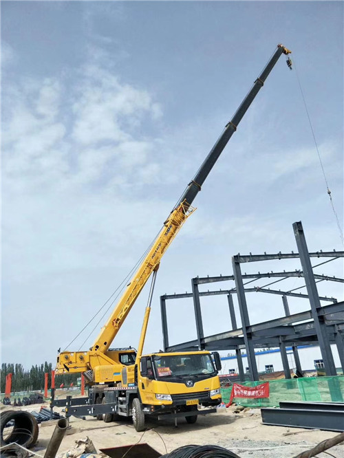 平昌县超高层建筑钢结构吊装案例